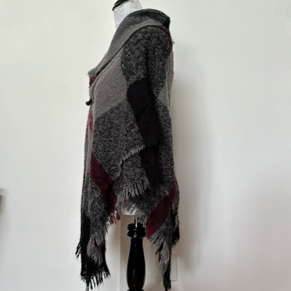 Altare Open Front Shawl Toggle Wrap - Picture 4 of 9